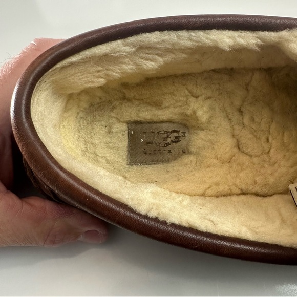 Early 2000s UGG Men’s Leather Slippers | Shearling · Comfortcore Cozy House Shoe - Picture 6 of 11
